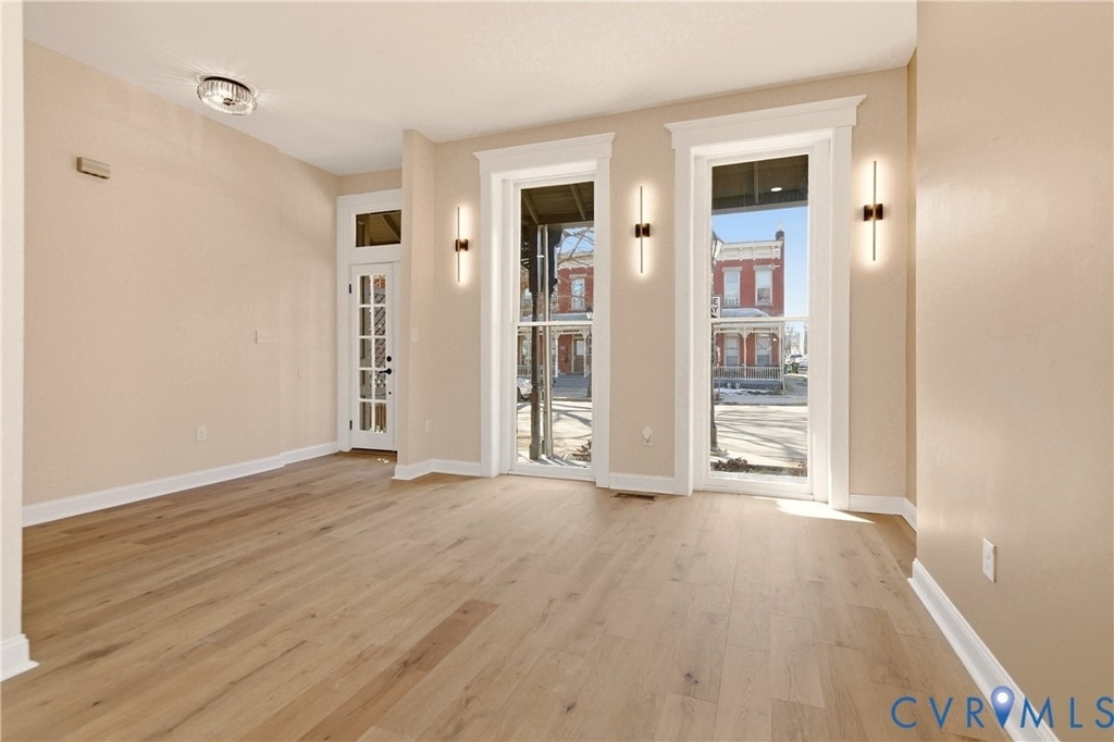 316 W Clay St - Photo 9