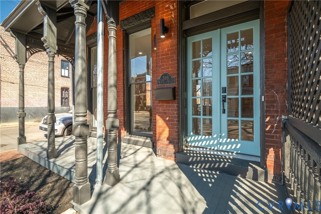 316 W Clay St - Photo 3