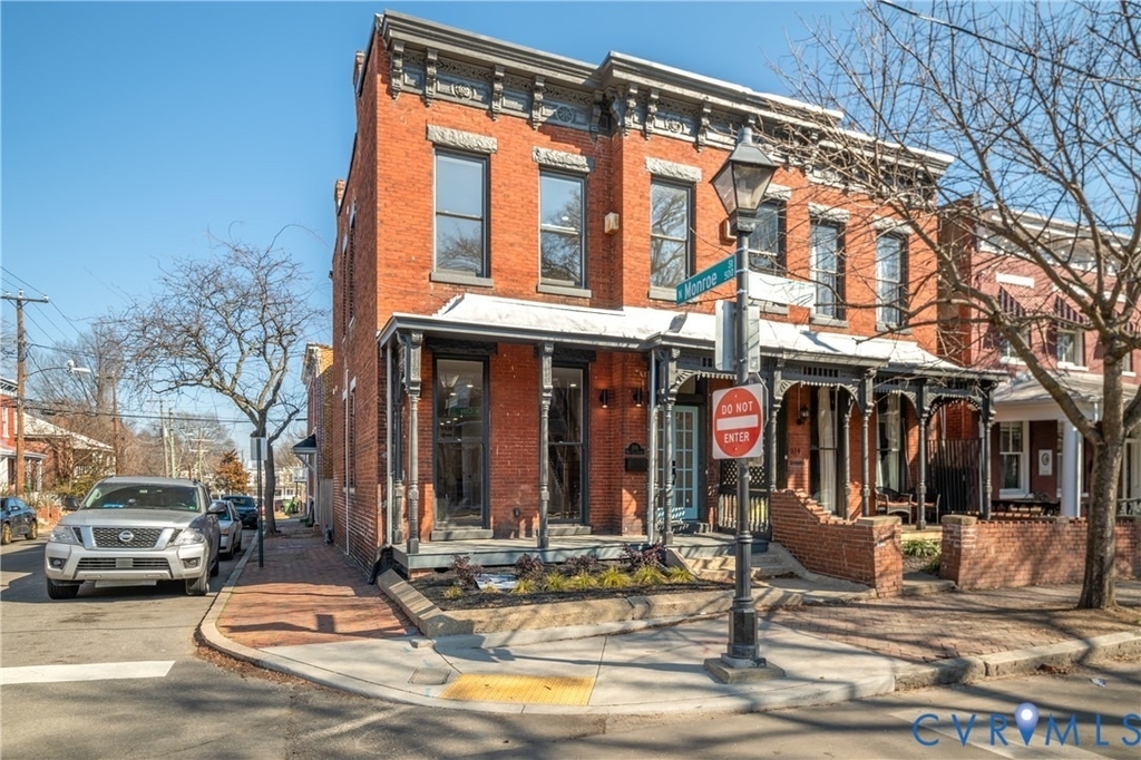 316 W Clay St - Photo 1