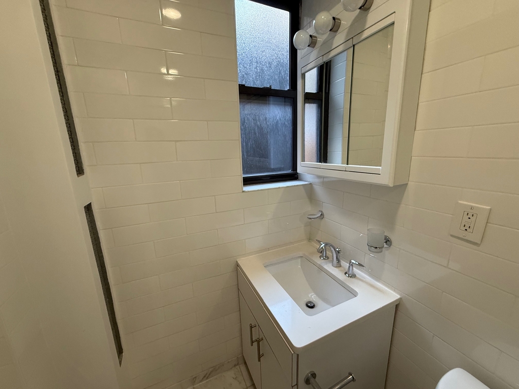 140 East 46th Street - Photo 8