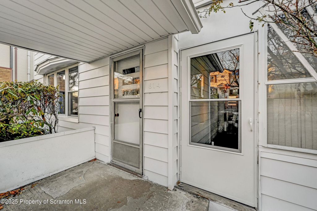814 S Webster Avenue - Photo 3