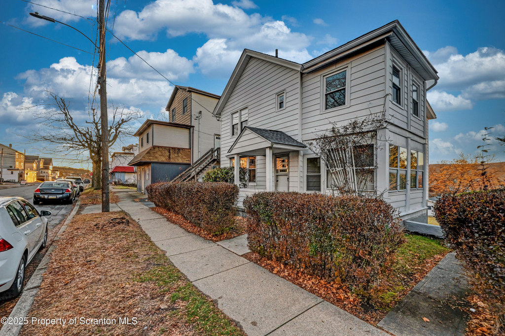 814 S Webster Avenue - Photo 0