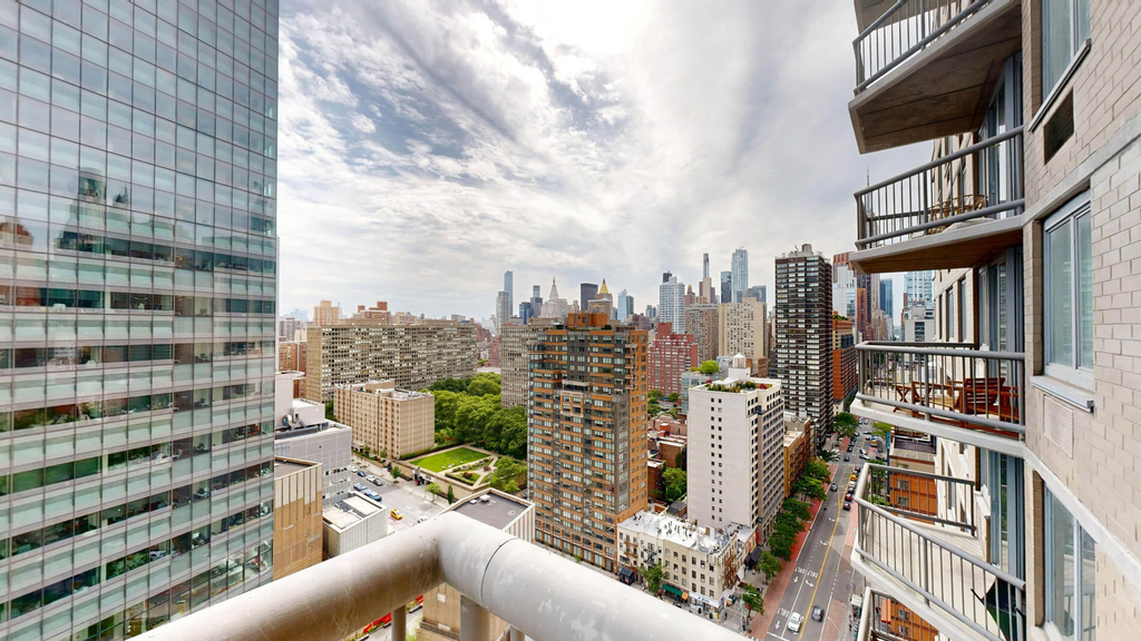401 E 34th St - Photo 3