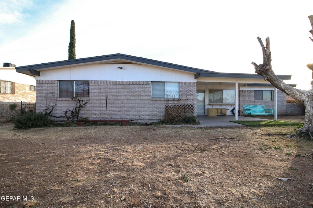 6613 Southwind Drive - Photo 4