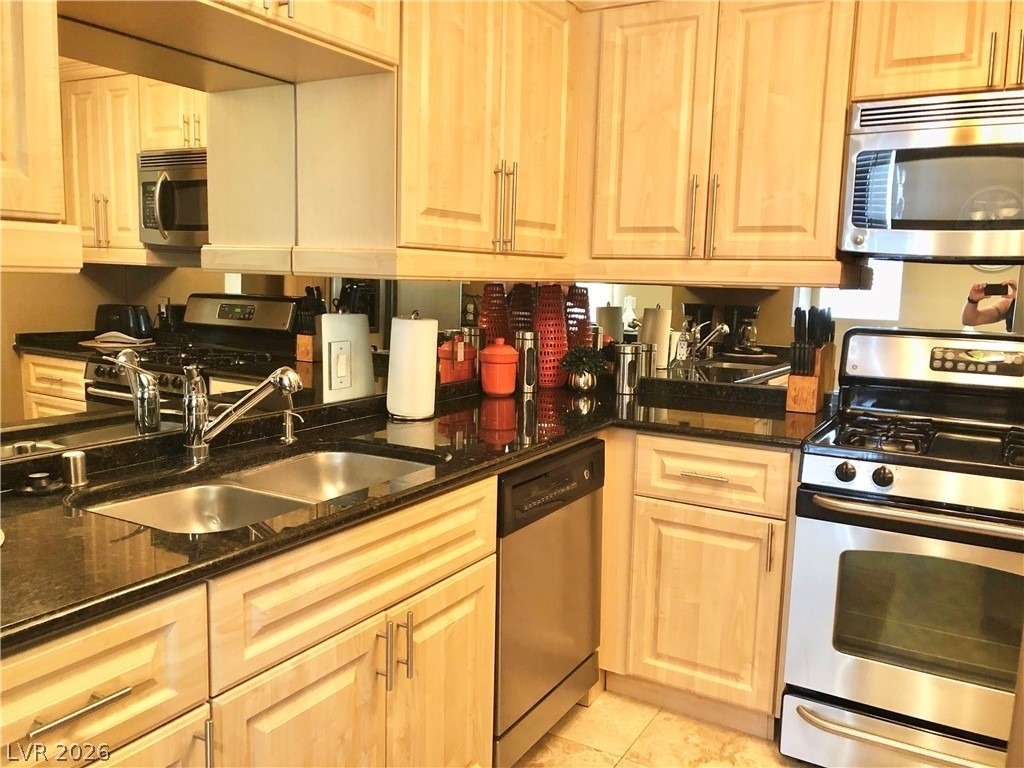 270 Flamingo Road - Photo 8