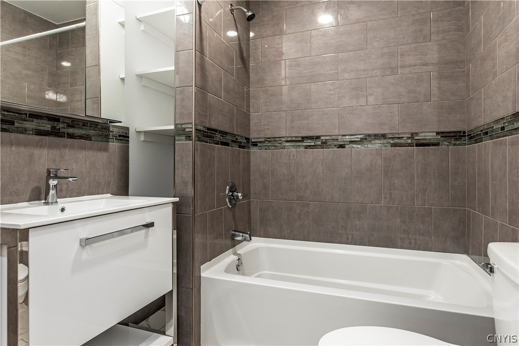 221 Elizabeth Street - Photo 11