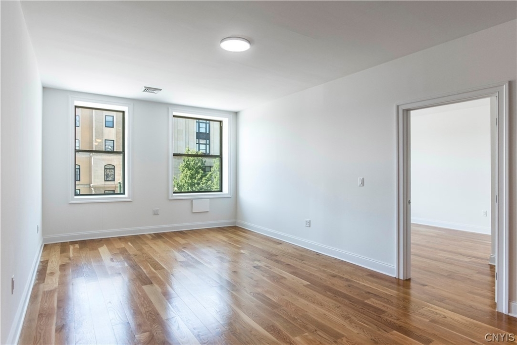 221 Elizabeth Street - Photo 6
