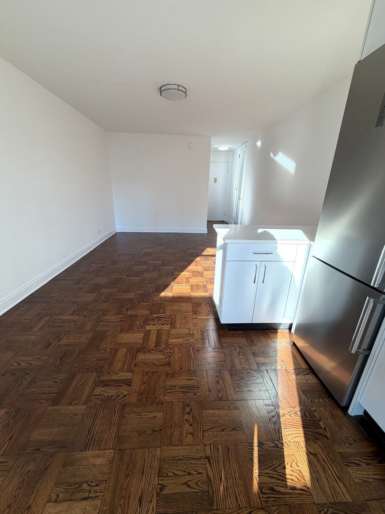 East 36th Street - Photo 4