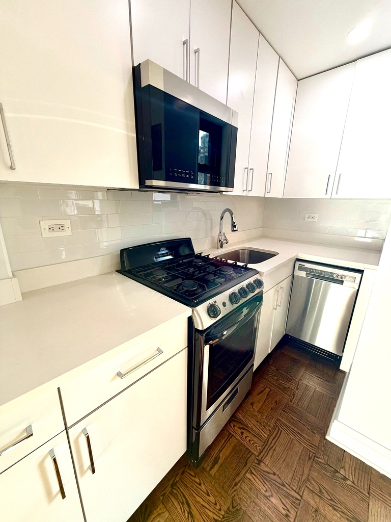 East 36th Street - Photo 2