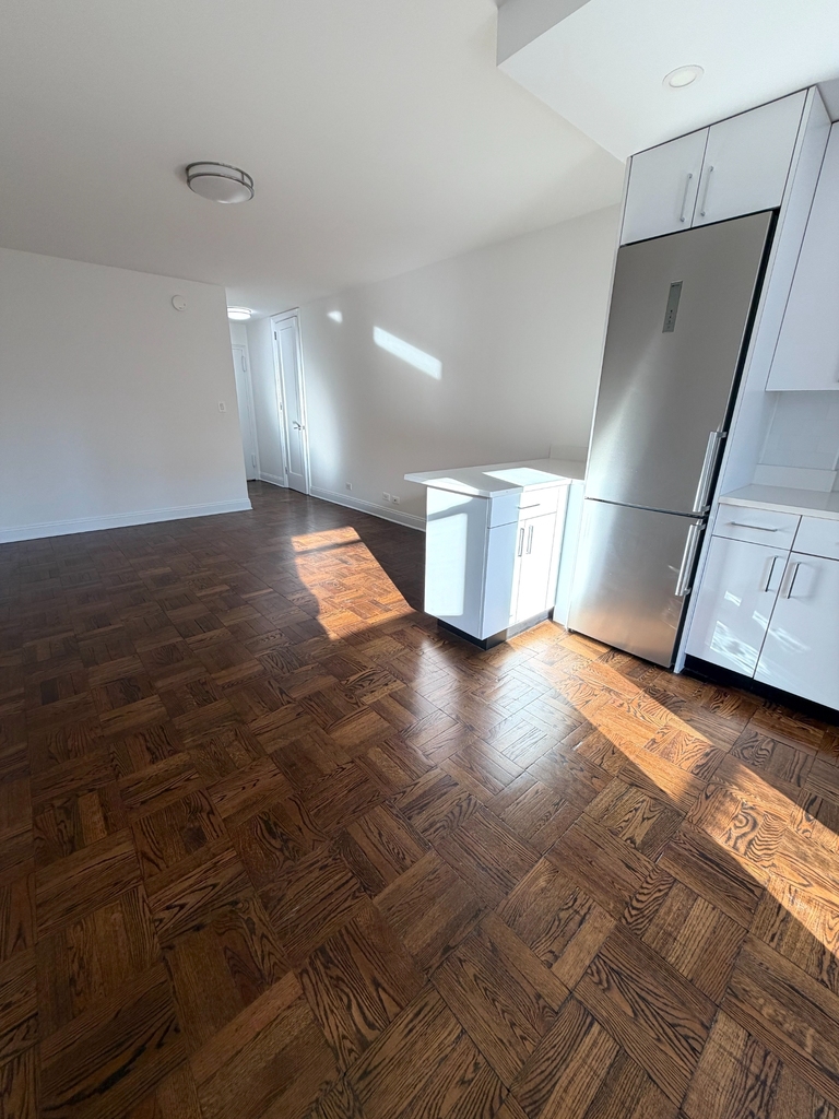 East 36th Street - Photo 3