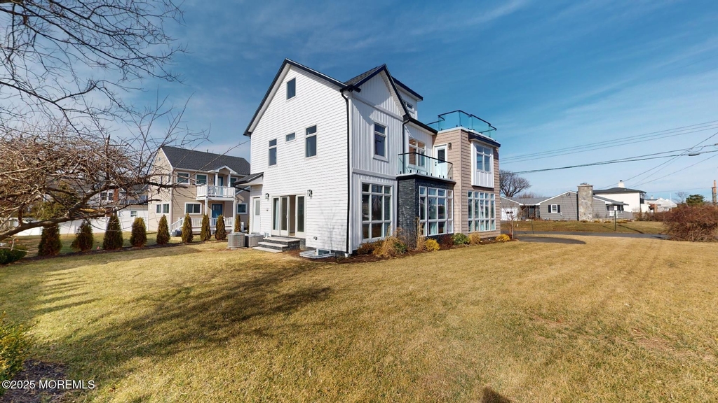 1 Howland Avenue - Photo 8