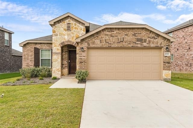 2062 Pleasant Knoll Circle - Photo 1