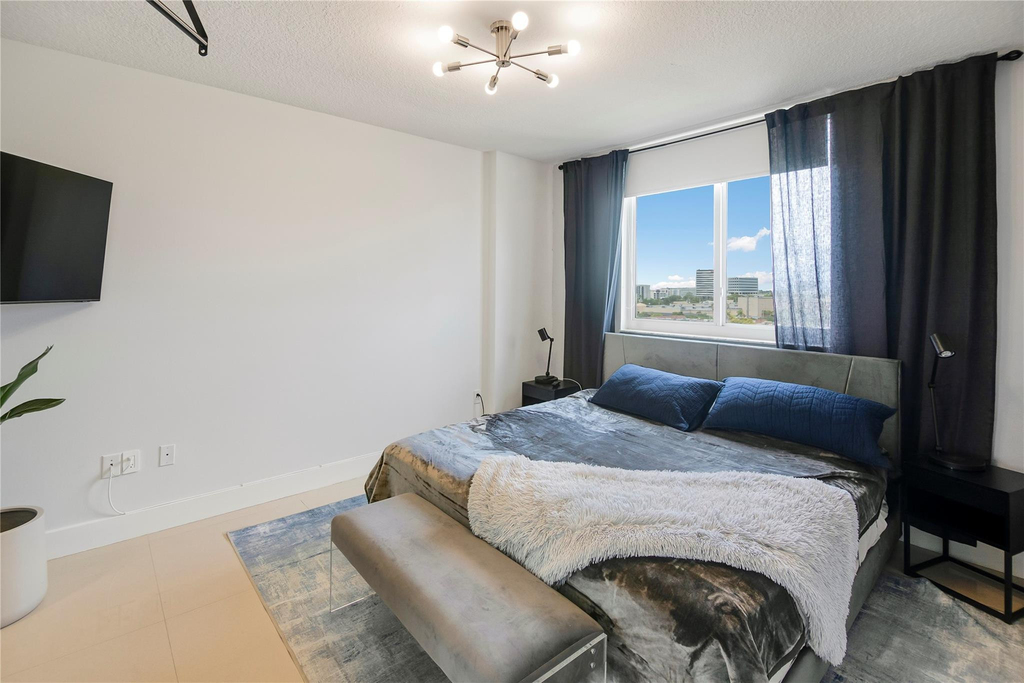 18800 Ne 29th Avenue - Photo 14