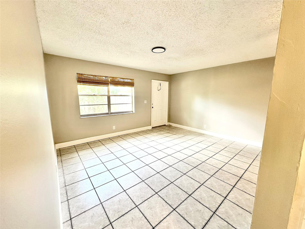 1841 Sw 22nd Street - Photo 3