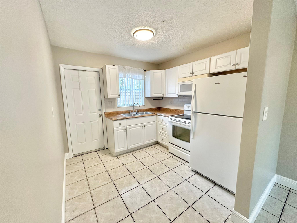 1841 Sw 22nd Street - Photo 4