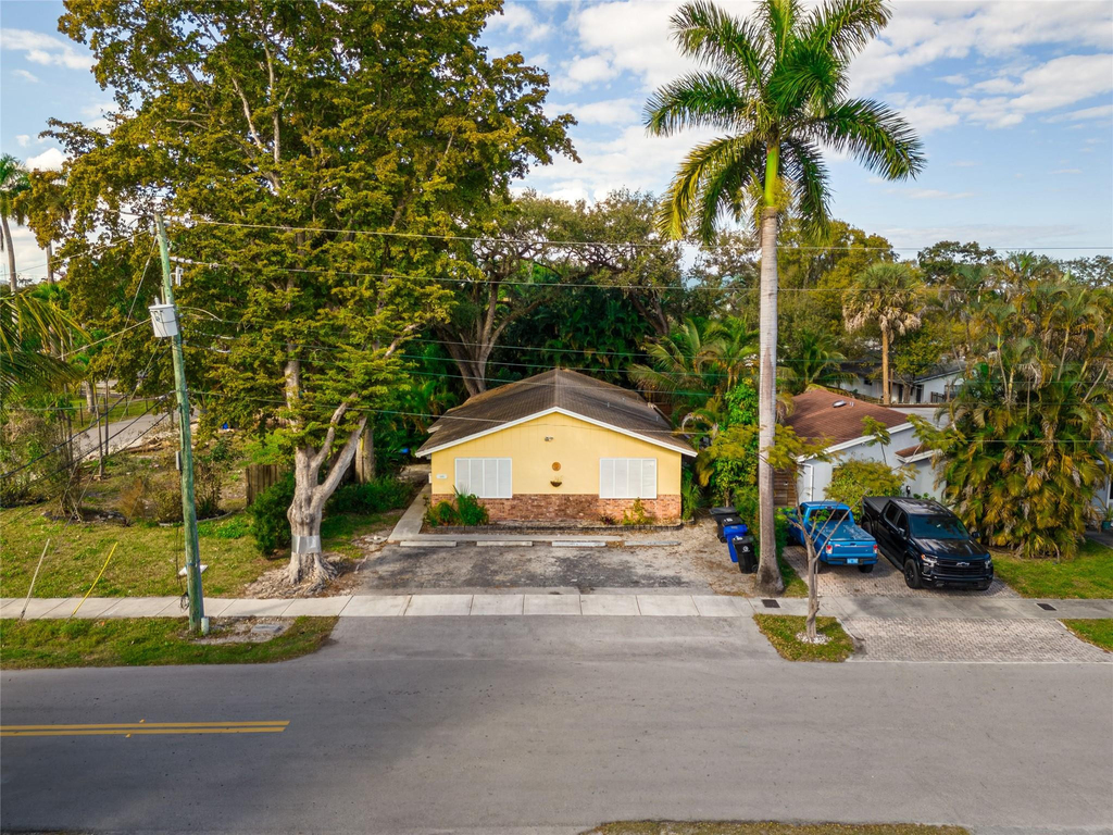 1841 Sw 22nd Street - Photo 0