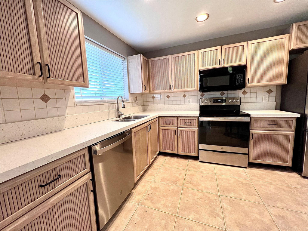 2246 Discovery Circle - Photo 7