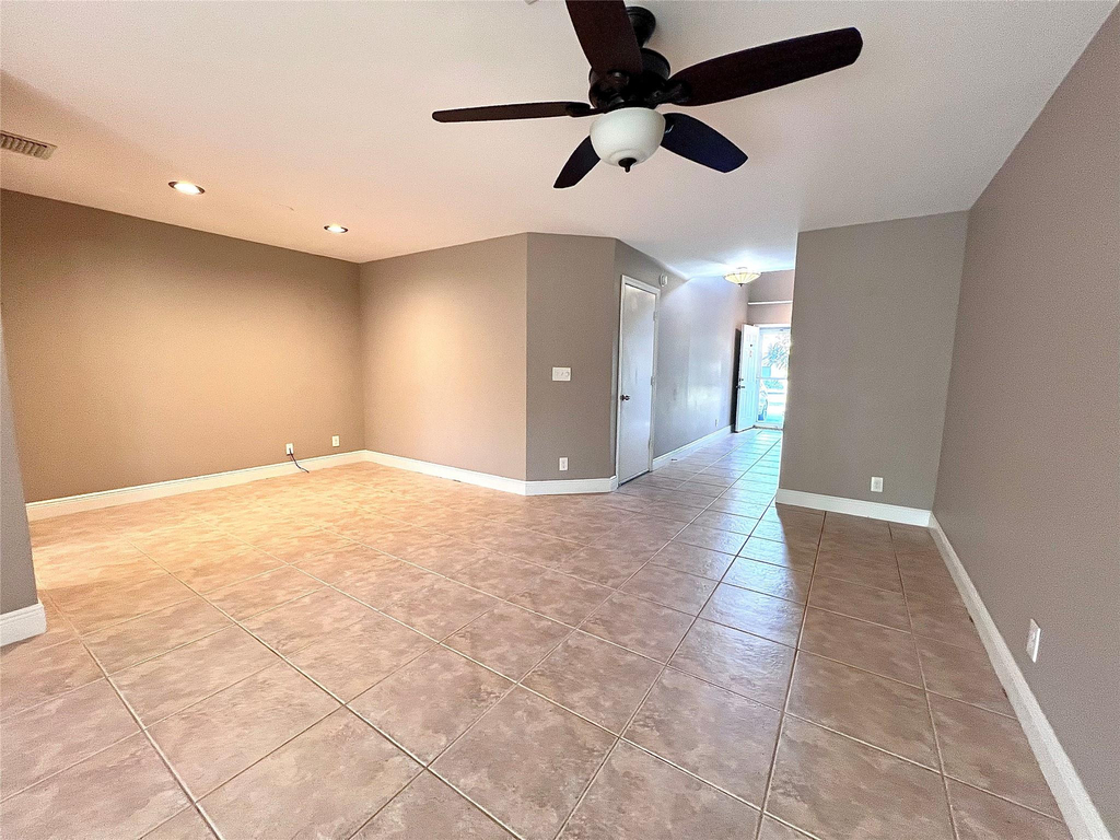 2246 Discovery Circle - Photo 3