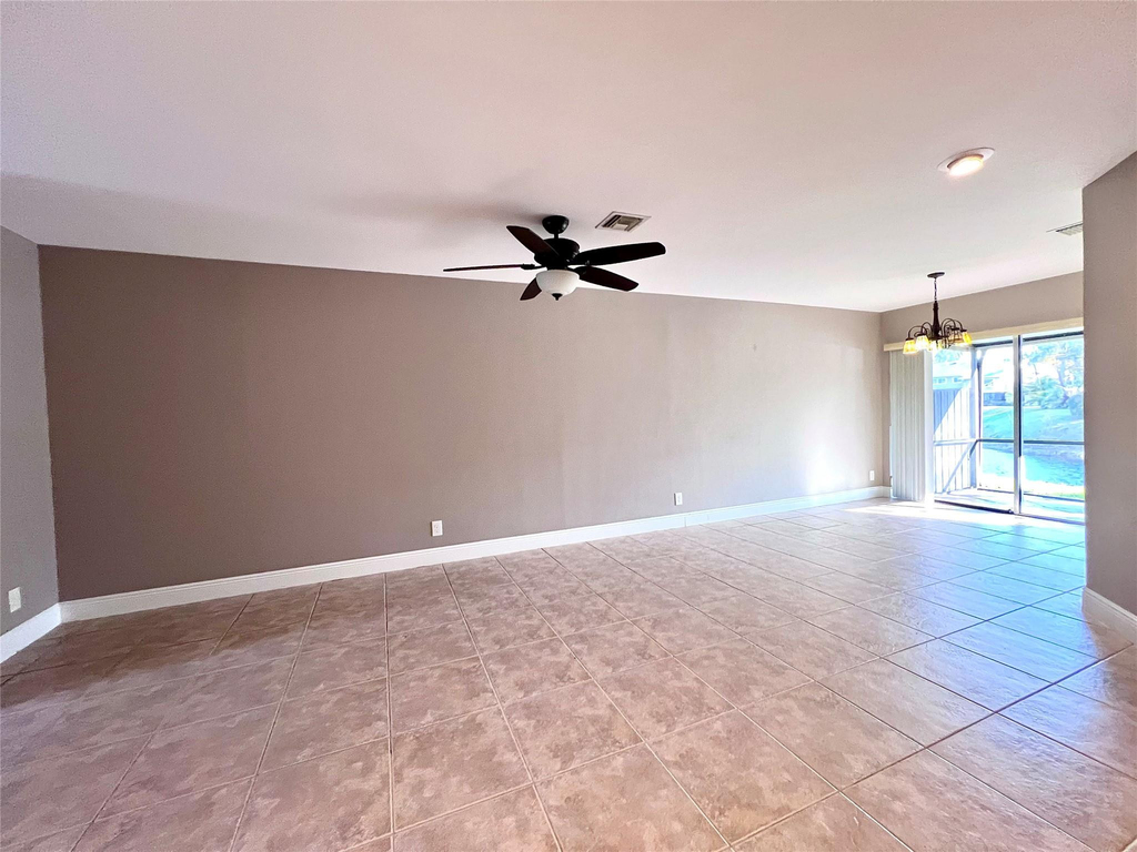 2246 Discovery Circle - Photo 2