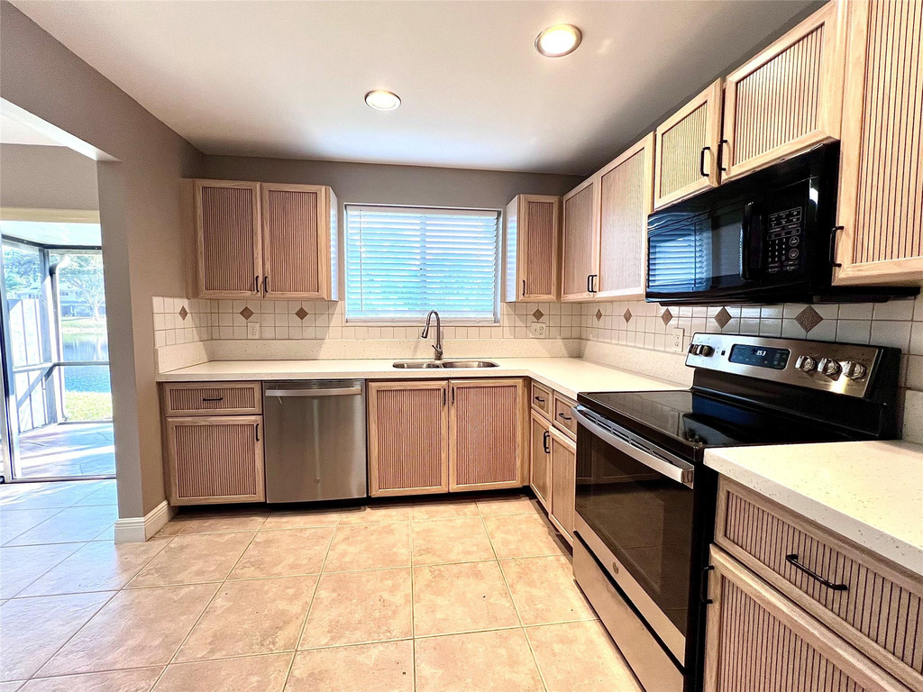 2246 Discovery Circle - Photo 8