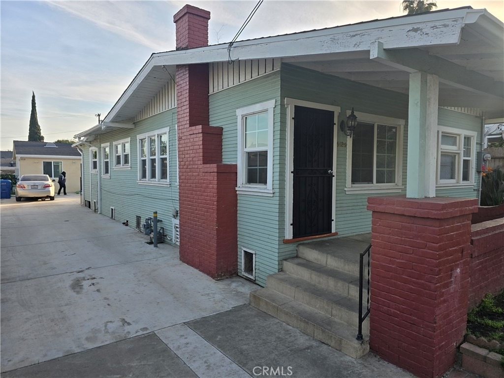 6126 Springvale - Photo 0