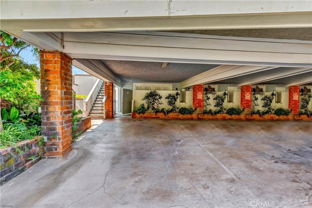 714 Cliff Drive - Photo 35