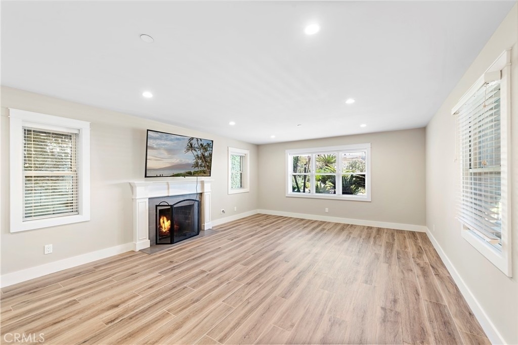 826 Cliff Drive - Photo 3