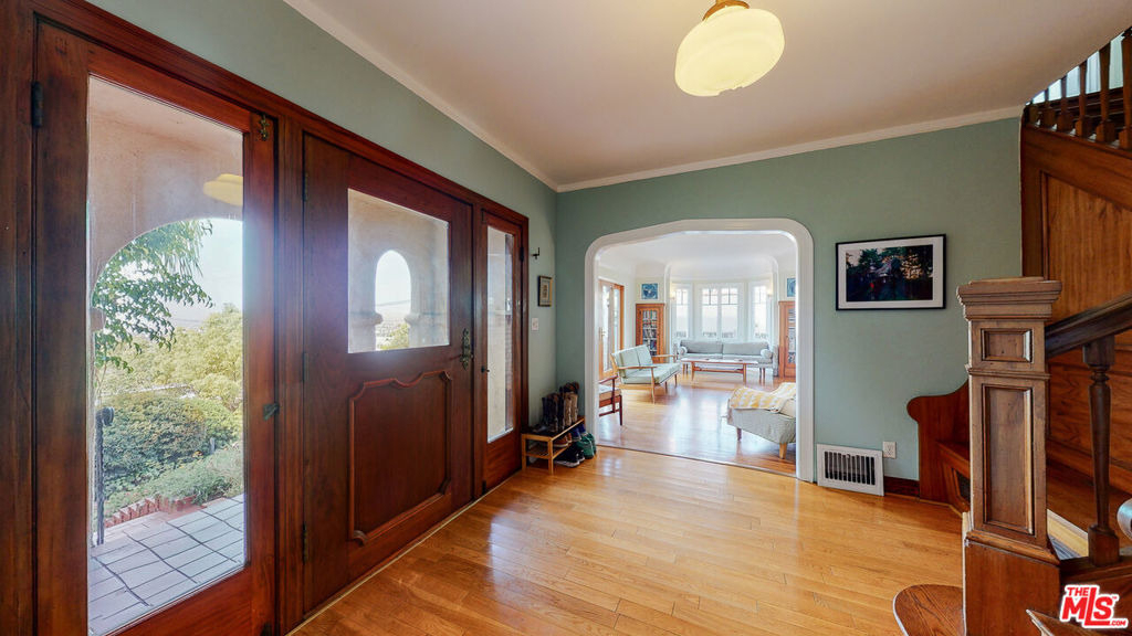 3627 Crestmont Avenue - Photo 2