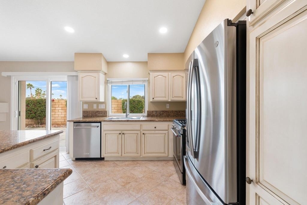 44030 Mariposa Court - Photo 11