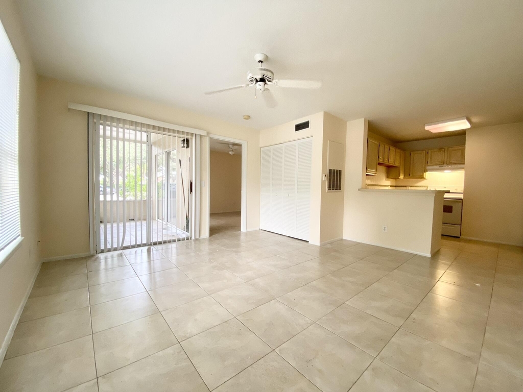 1725 Palm Cove Boulevard - Photo 3