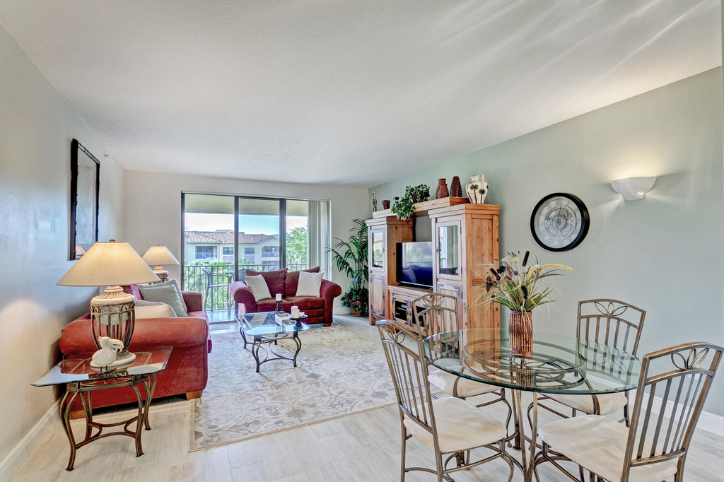 500 Uno Lago Drive - Photo 10