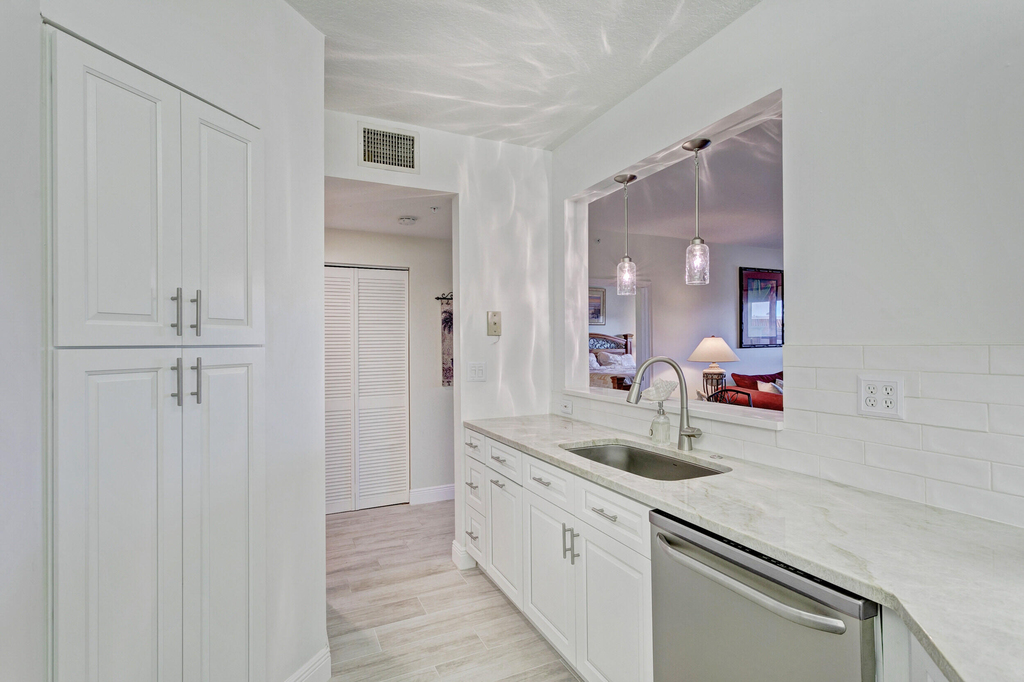 500 Uno Lago Drive - Photo 8
