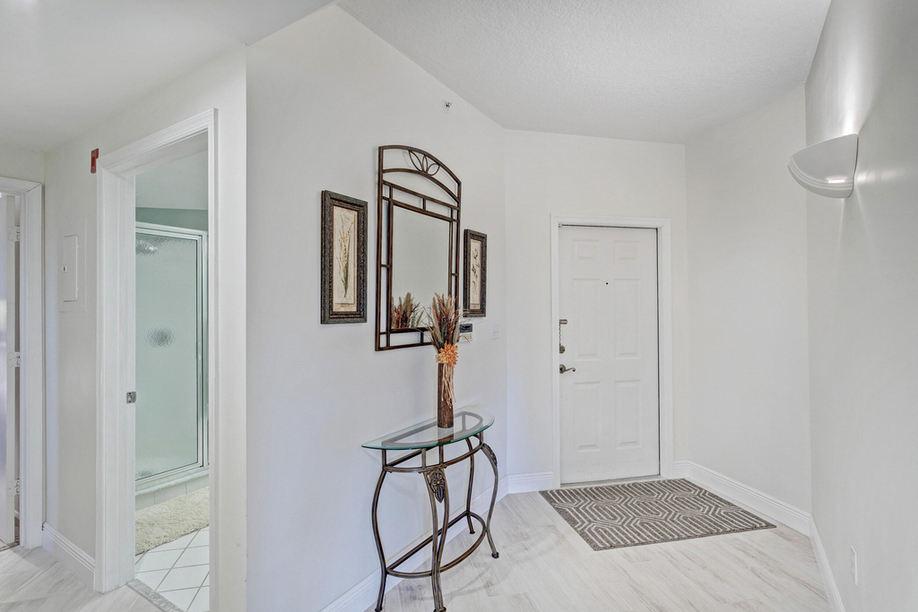 500 Uno Lago Drive - Photo 4