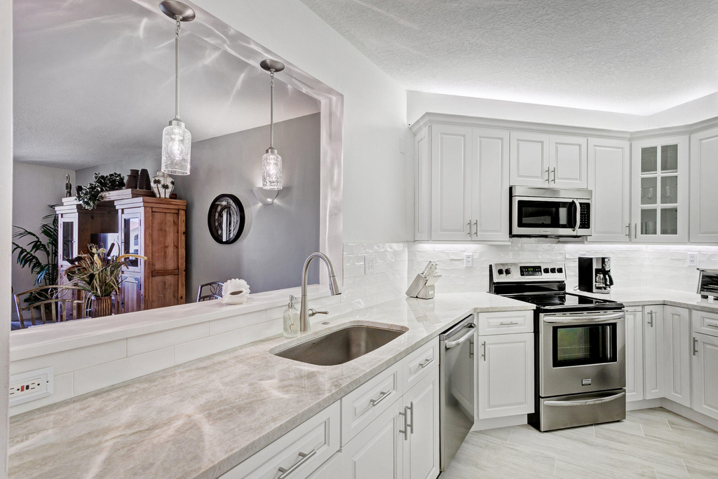 500 Uno Lago Drive - Photo 7