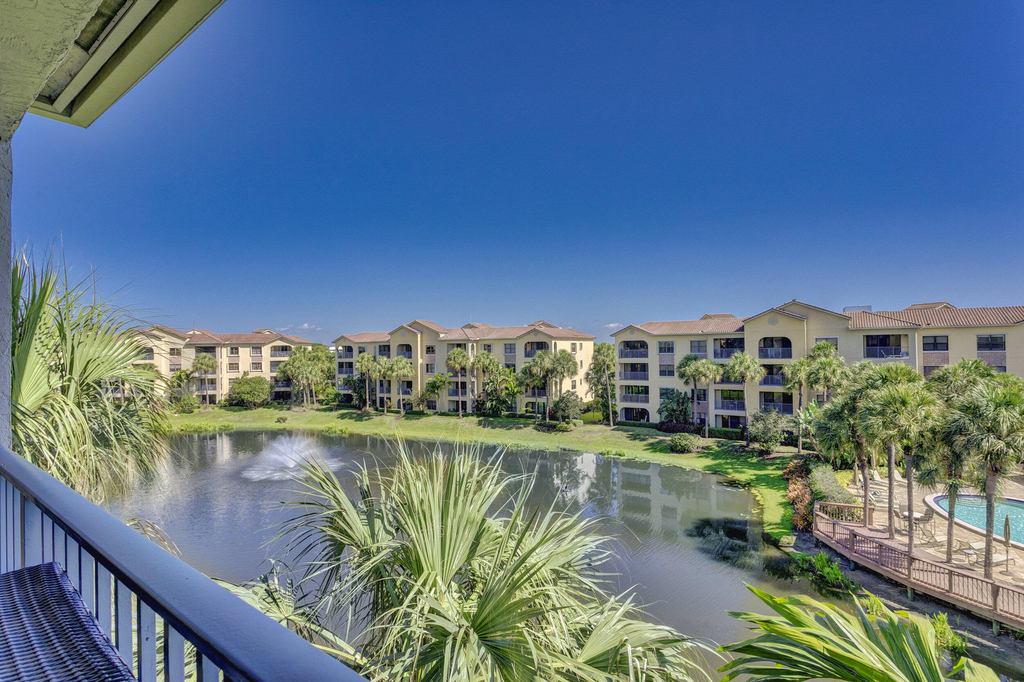 500 Uno Lago Drive - Photo 0