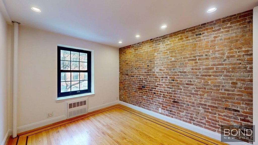 Charlton Street - Photo 11