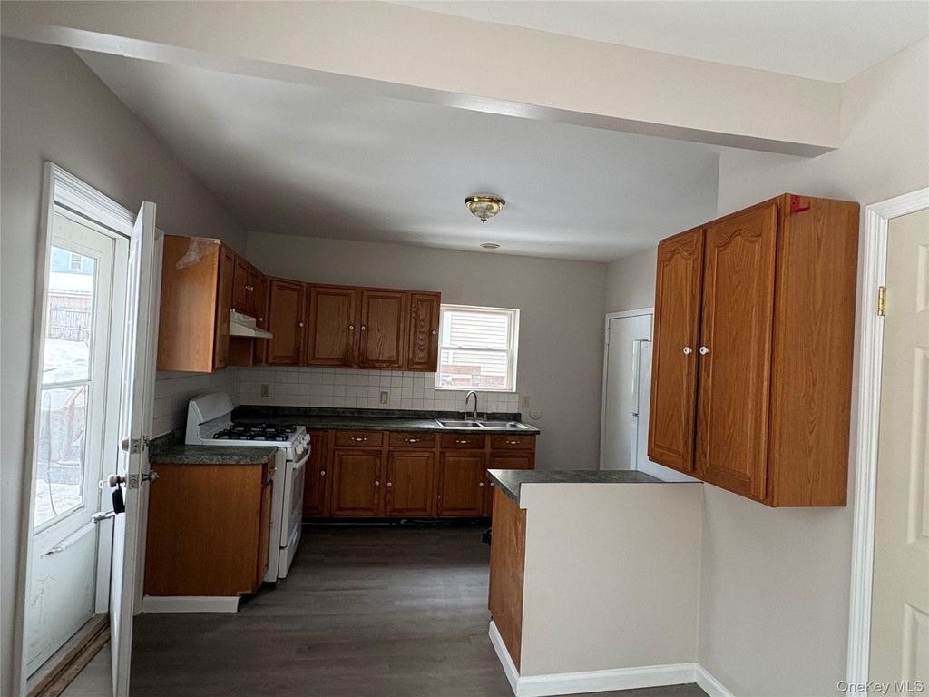 56 Wisner Avenue - Photo 2