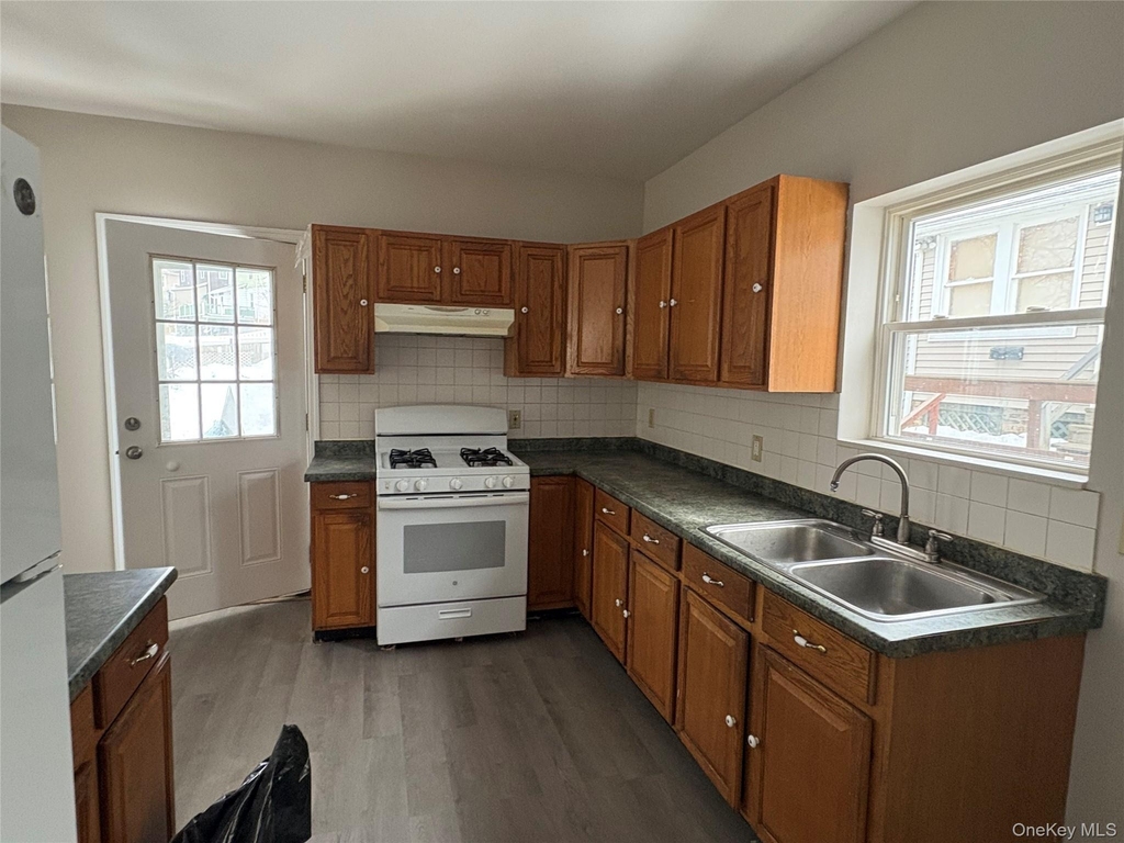 56 Wisner Avenue - Photo 1