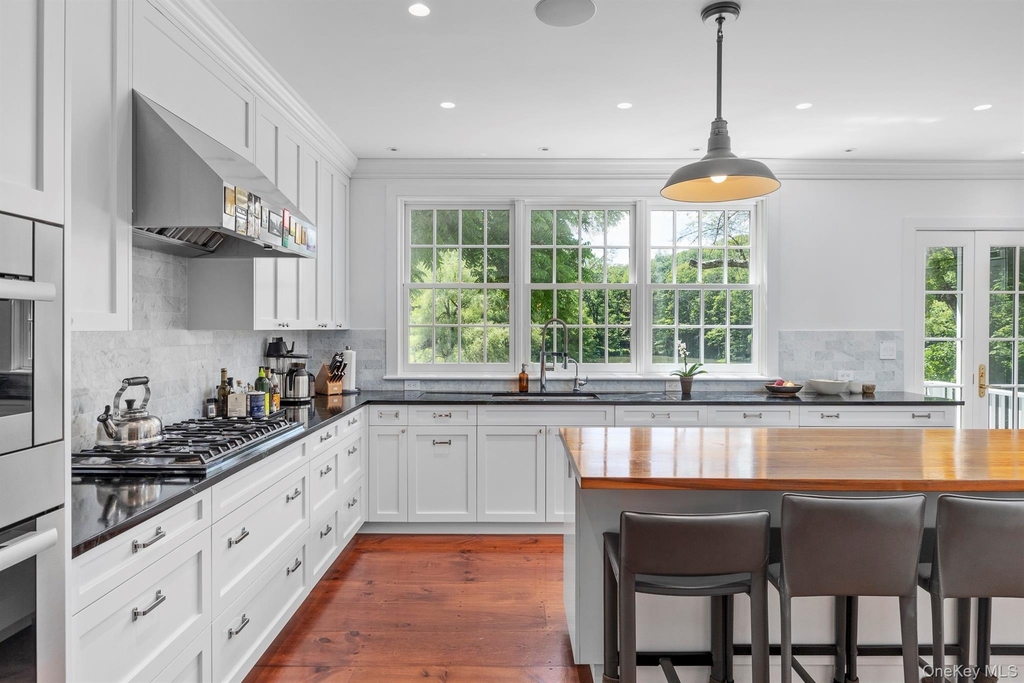 176 Schoolhouse Road - Photo 8