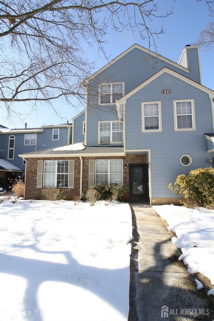 3011 Cypress Court - Photo 0