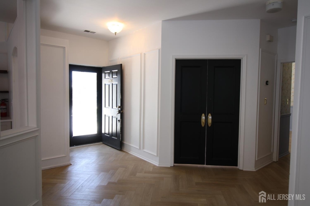 3011 Cypress Court - Photo 2