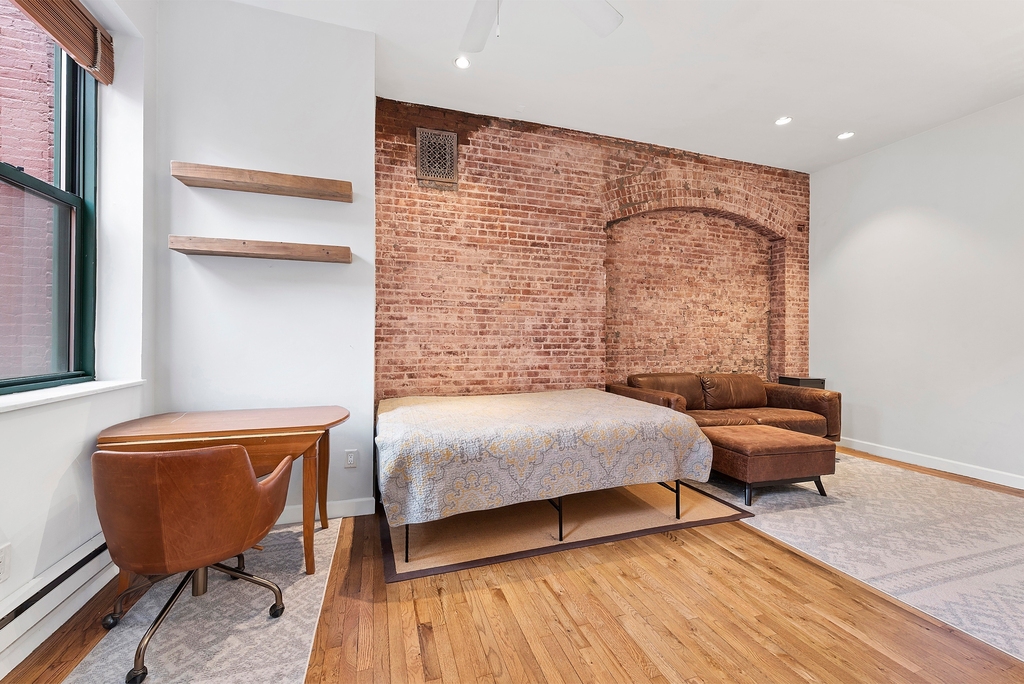 23 Waverly Place - Photo 1