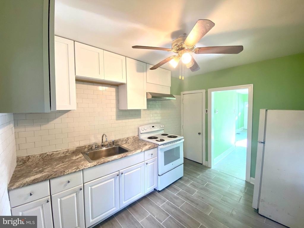 1107 W Colona Street - Photo 0