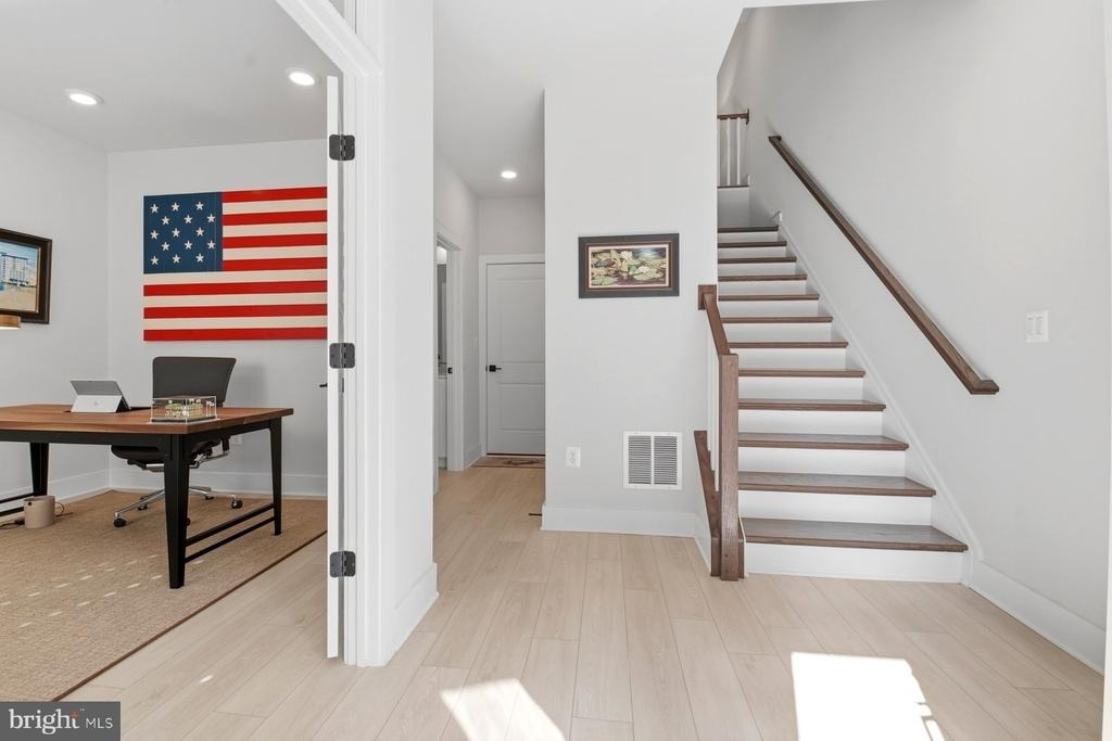 100 Glass Lane - Photo 2