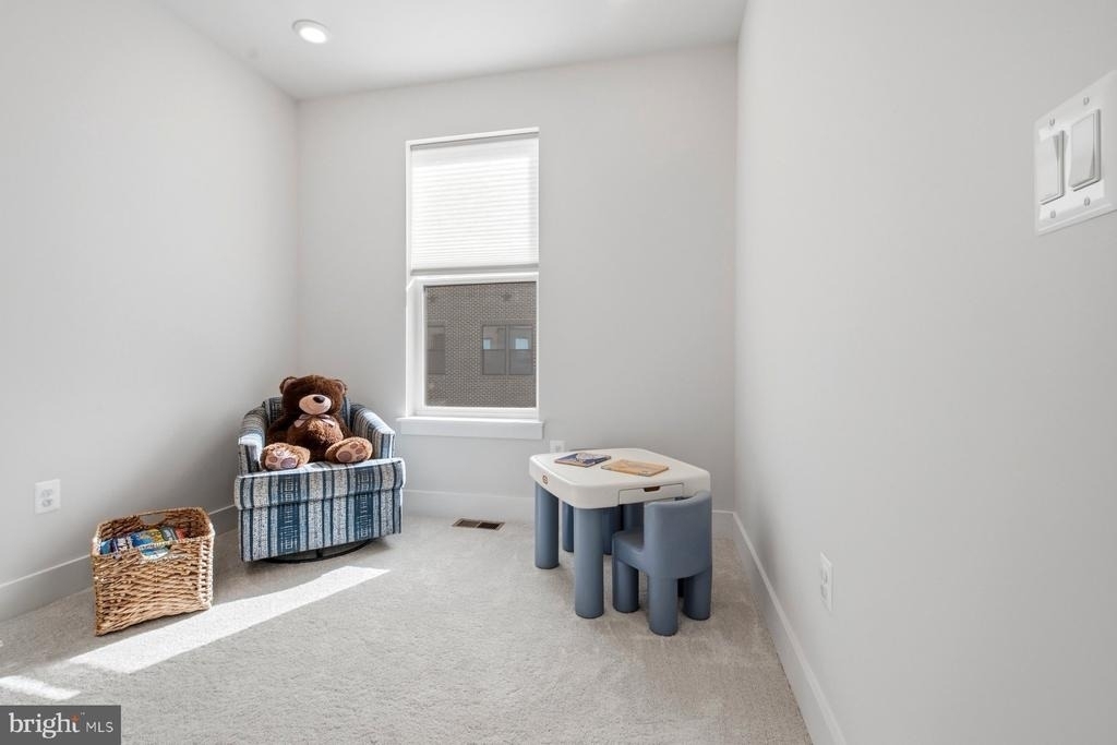 100 Glass Lane - Photo 18