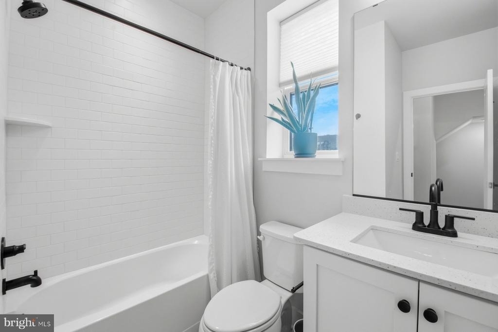 100 Glass Lane - Photo 17
