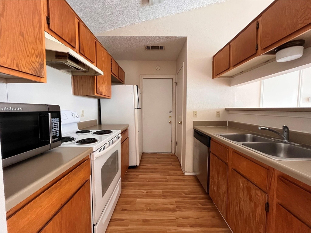 433 Sailmaster St - Photo 4