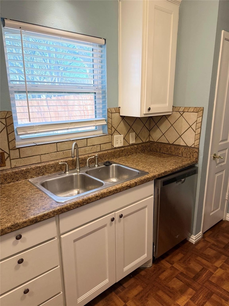 6902 Colony Park Dr - Photo 4
