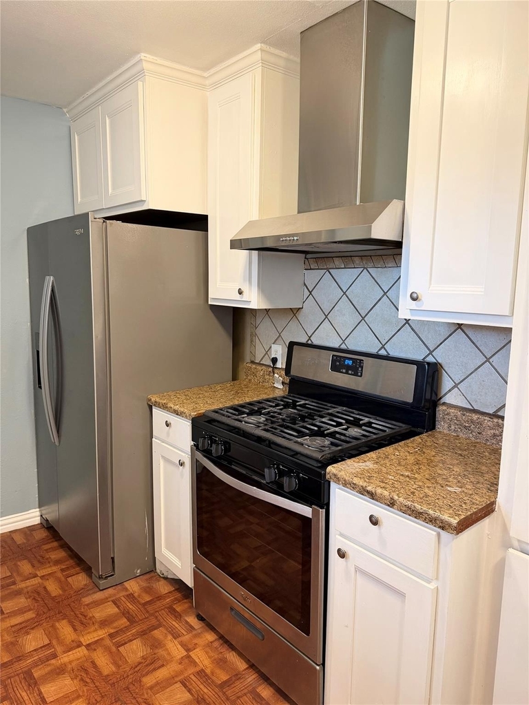 6902 Colony Park Dr - Photo 3