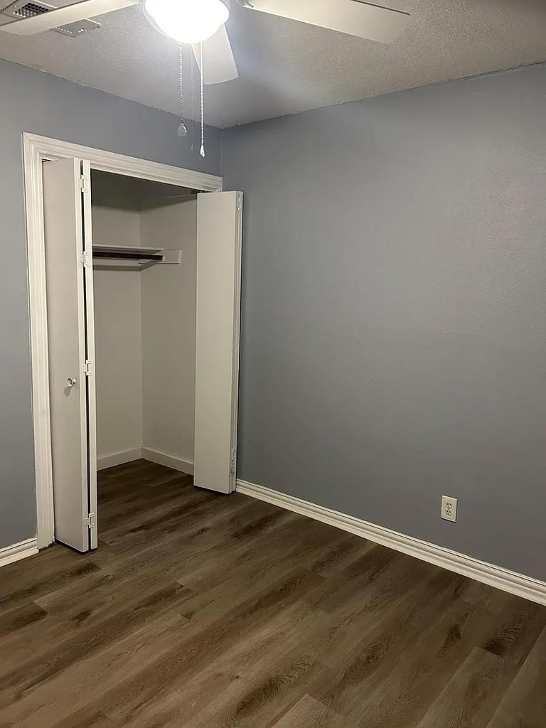 6902 Colony Park Dr - Photo 12